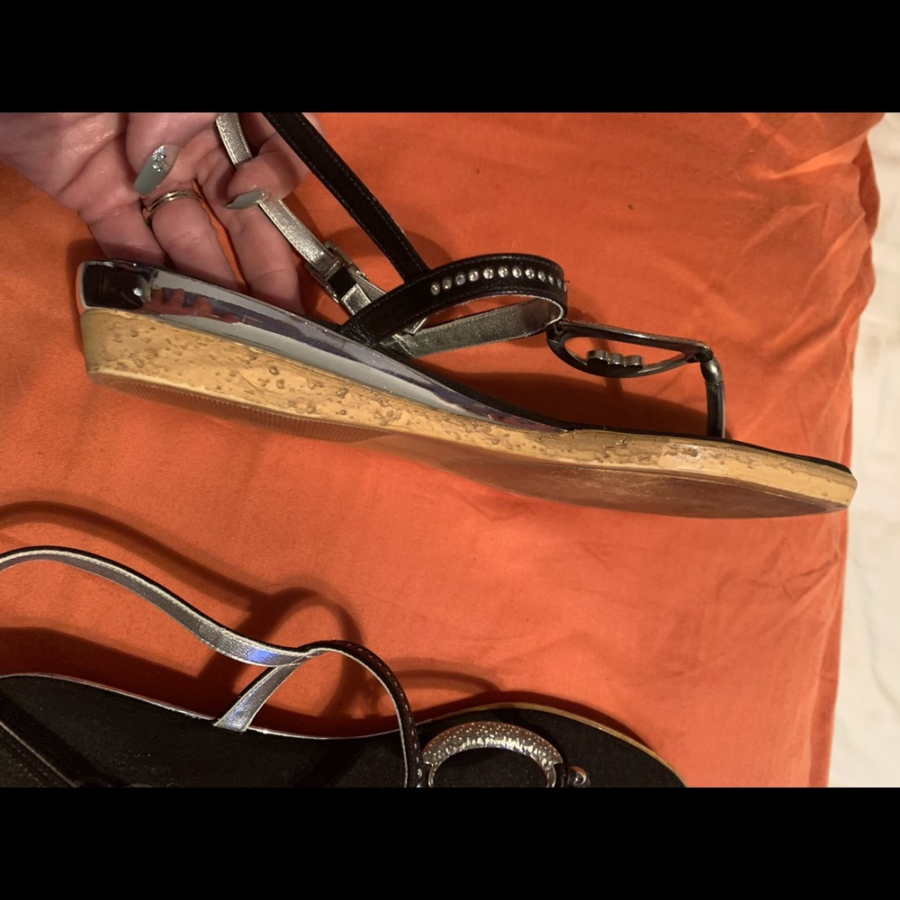 Flat sandal - Picture 3 of 3